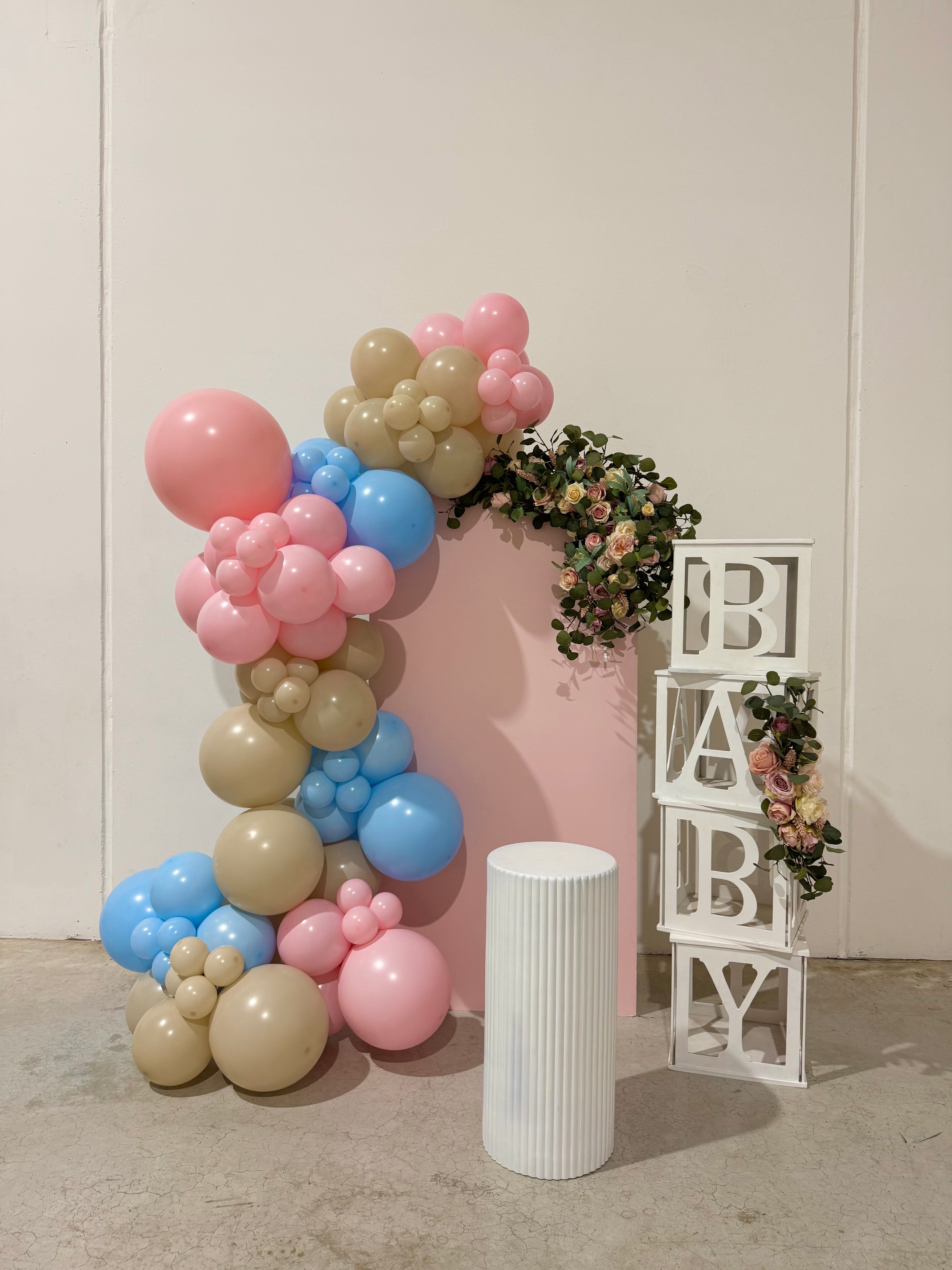 Joyful baby shower setup in Brisbane with pastel florals and balloons

Gold Coast baby shower with dreamy décor and personalised signage

Sunshine Coast baby shower with fun, playful details and custom styling

Elegant baby shower tablescape with flowers, balloons, and soft colour palette

Bespoke baby shower backdrop for a memorable milestone celebration
