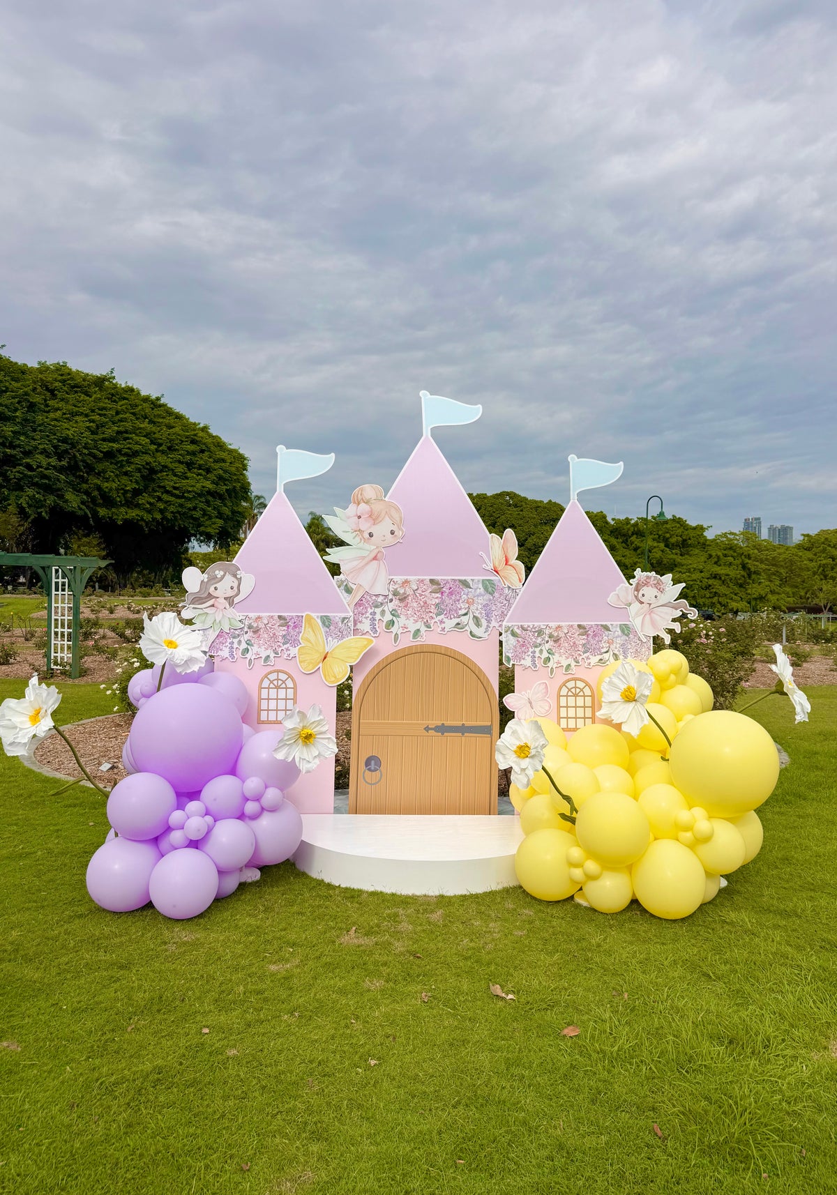 Luxury kids’ birthday party setup with balloons, arches, and colourful décor

Gold Coast milestone birthday styling with florals, signage, and playful details

Brisbane themed birthday party with custom backdrops and finishing touches

Sunshine Coast kids’ party styling with fun, colourful, picture-perfect setups

Unique birthday celebration décor with balloons, florals, and personalised touches

Colourful balloon arch for birthday, wedding, or corporate event styling across Brisbane, Gold Coast & Sunshine 