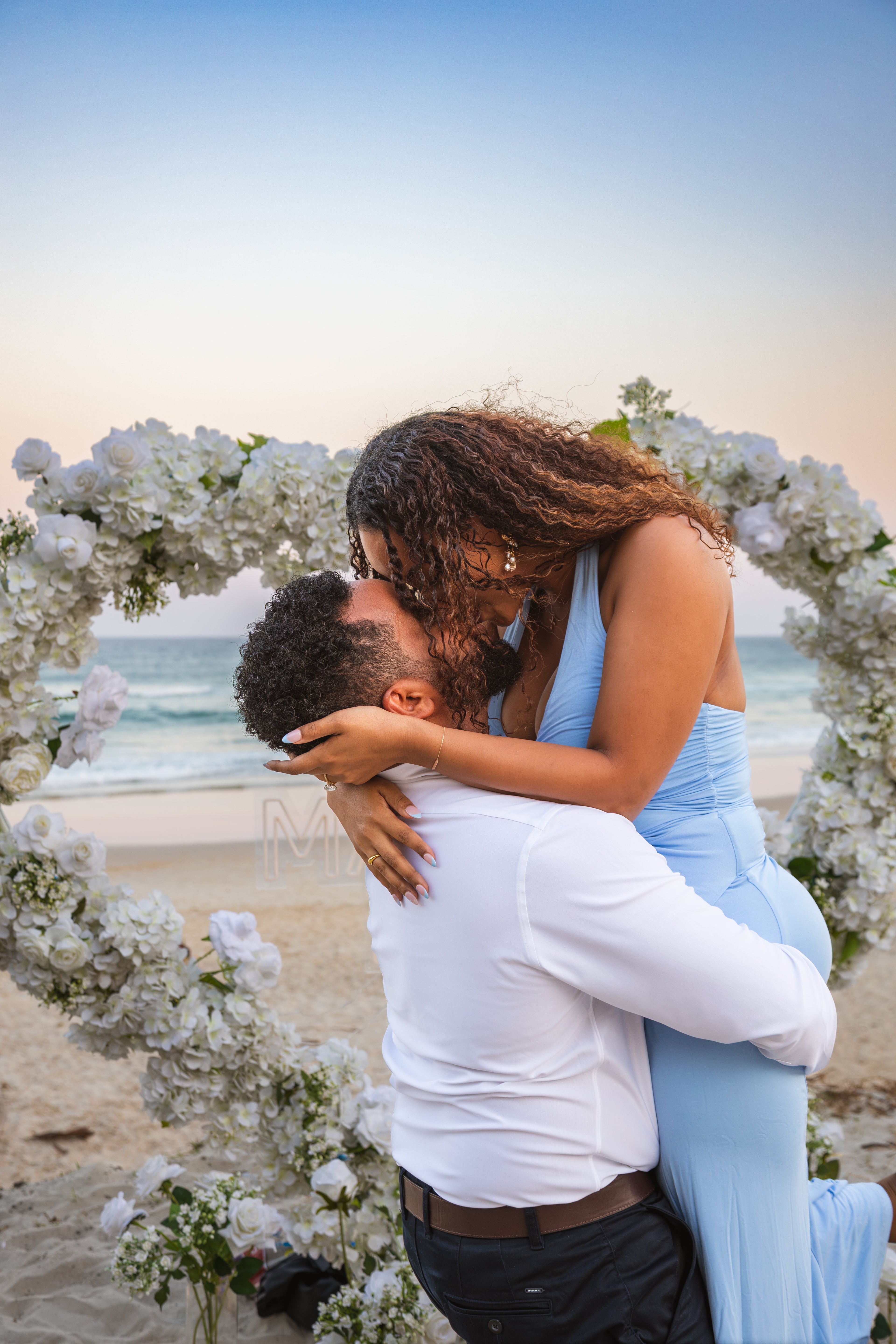 Elegant Brisbane wedding with country charm styling and floral arrangements

Luxury Gold Coast wedding with statement floral installations and table décor

Sunshine Coast beach wedding with personalised styling and vibrant details

Intimate wedding setup with custom florals and tailored décor

Sophisticated luxury wedding table styling with gold accents and flowers