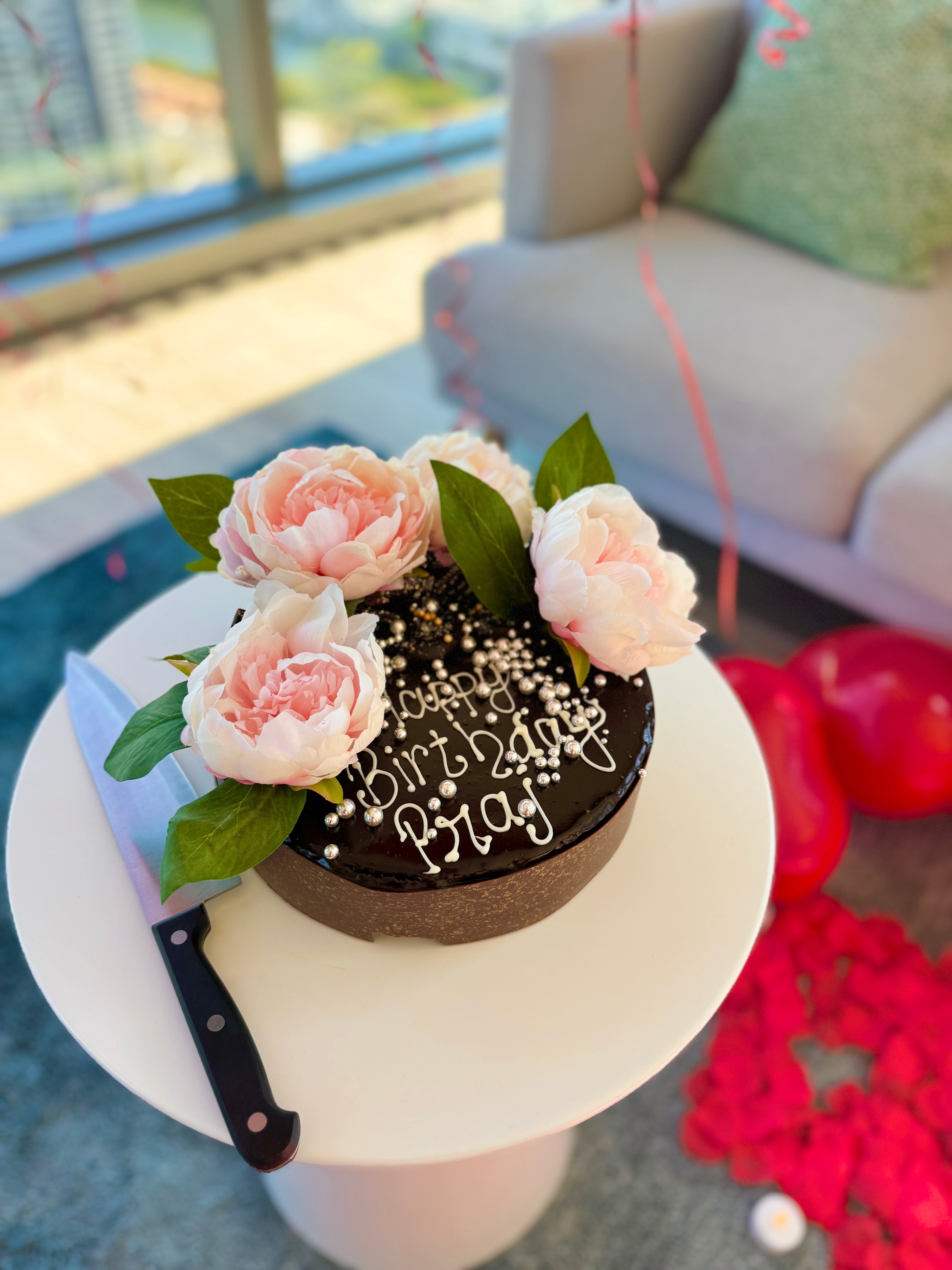 Luxury hotel room surprise decorations in Brisbane with balloons, cake, and personalised styling

Gold Coast hotel room surprise setup with balloons and elegant décor for birthdays or anniversaries

Sunshine Coast hotel room surprise decorations styled for a romantic celebration