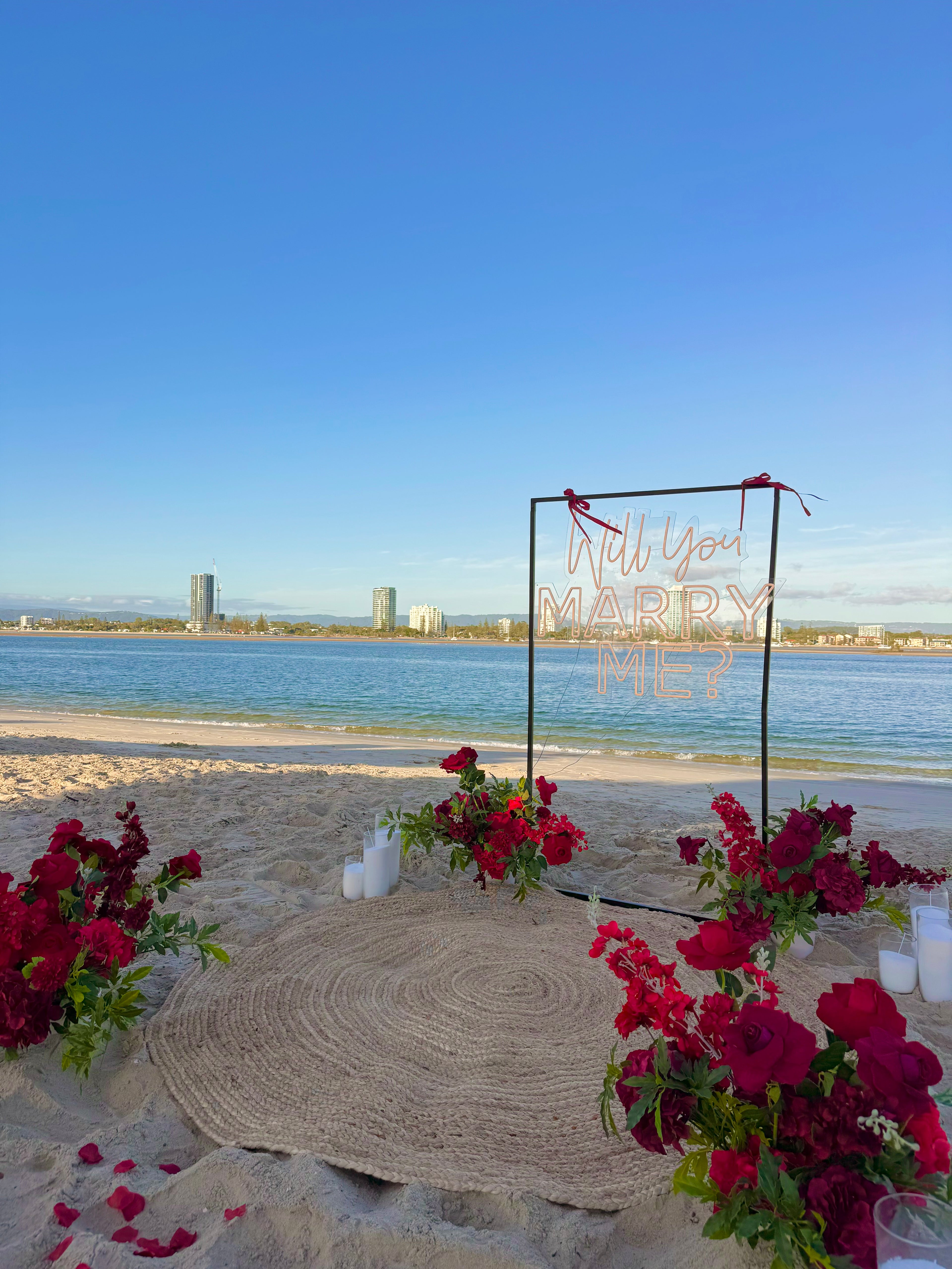 Luxury proposal setup on Gold Coast with floral accents and candles

Romantic Brisbane proposal with personalised signage and flowers

Sunshine Coast intimate proposal with elegant décor and sunset backdrop

Large-scale floral proposal installation for a memorable Gold Coast proposal

Picture-perfect proposal with balloons, florals, and elegant table styling